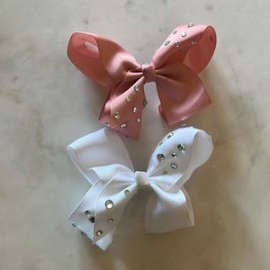 Cute Little bows in shiny crystals 🎀🎀